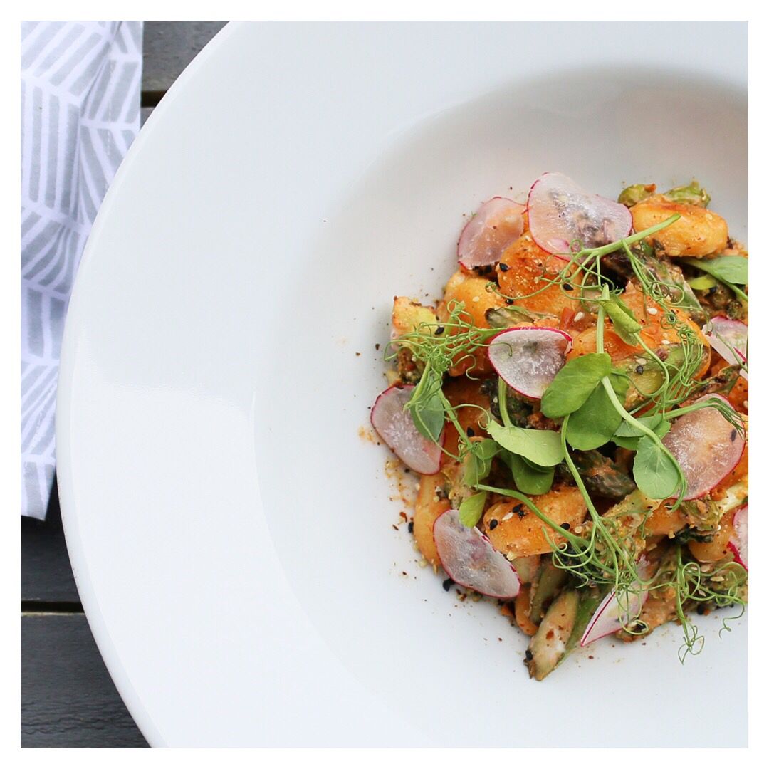 UK grown tenderstem is on season, this month we are pairing it with asparagus, sun blushed tomatoes, sukkah spiced gnocchi and a drizzle of truffle oil ✨#seasonalspecial #mayproduce #ukproduce #supportUK