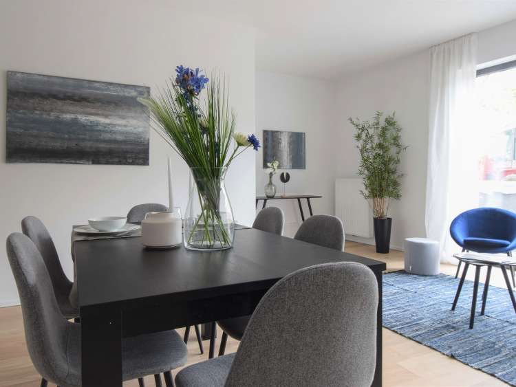 CardboardOffice's tweet photo. Het modelappartement van project Zenfactory richten we in met een strak pakket meubels en decoratie. Als contrastkleur kiezen we koningsblauw, dat terugkomt in de kleur van de accessoires. 
https://t.co/djlvC1UtJO
#modelappartement #vastgoedstyling #meubelverhuur #westyleyousell https://t.co/3FCjExPSJV