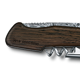 mastermarkbrand's tweet photo. Victorinox Wine Master Damast Limited Edition - https://t.co/07SnfU3Y0I
#lehdistötiedote #victorinox #swissarmy #knife #veitset #viini #wine #kesä https://t.co/2R6clebMbh