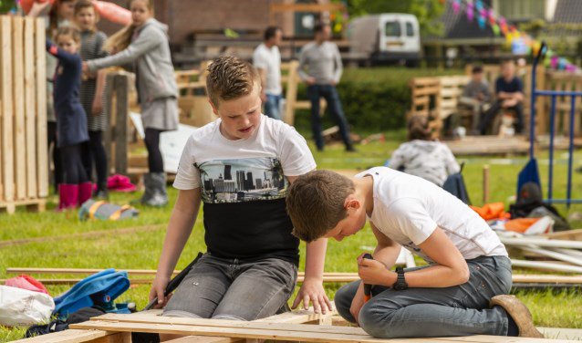'Geweldig lentefestijn' ondanks regen en wind KOOTWIJKERBROEK Het eerste lentefestijn dat de Essenburcht van vorige week woensdag tot en zaterdag hield, lijkt voor herhaling vatbaar te zijn, schat Chantal Borgers, organisator... twib.in/l/pM4GboGbkpnA