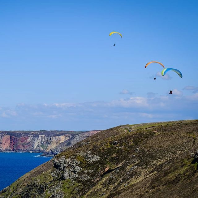 JohnBeardon's tweet image. Three Paragliders in a row above #stagneshead #cornwall

#cornishscenes #cornishcoast #cornishpics #lovecornwall #cornishviews #cornishwalks #fujifilmx_uk #genuinebritain #ukpotd #ukpics #capturebritain #capturingbritain #jessopsmoment bit.ly/2LnbApS