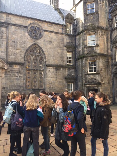 We said a sad #aurevoir to our lovely #FrenchExchange group from Collège Blanche de Castille in #Nantes on Friday. We look forward to seeing them in June for the next leg! #àbientôt #heriots #auldalliance #ententecordiale 🇫🇷🏴󠁧󠁢󠁳󠁣󠁴󠁿