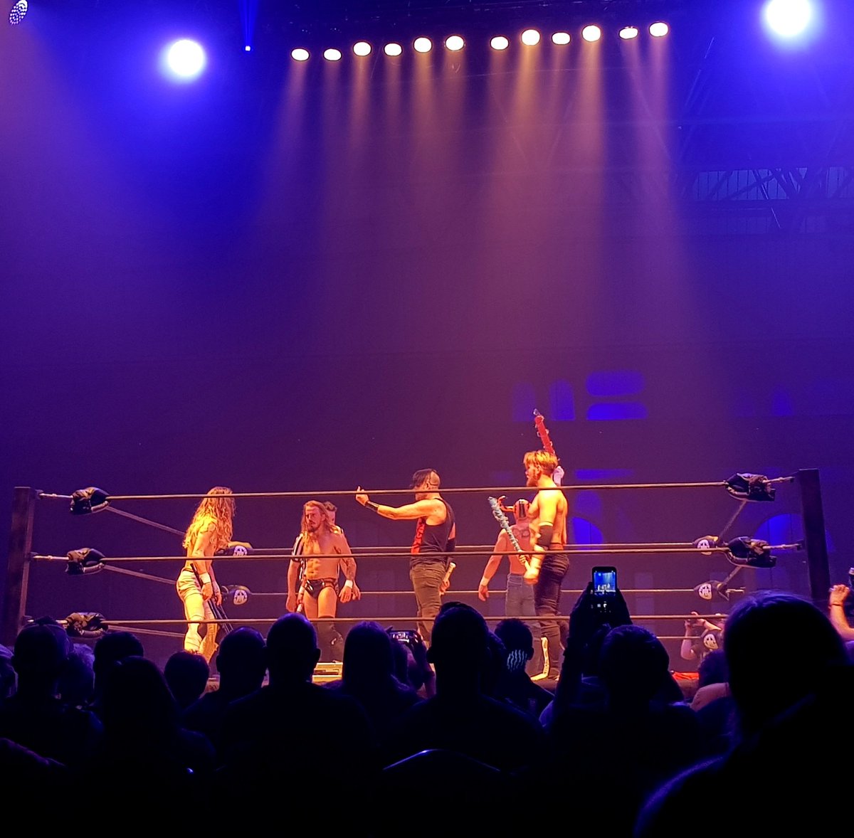 chloethfc_'s tweet photo. This match was awesome!! Brutal chaos that went all around Ally Pally. Some really great moments especially seeing FSU reuniteπ #SSS16 #DnotR https://t.co/TR4DRXyqFN