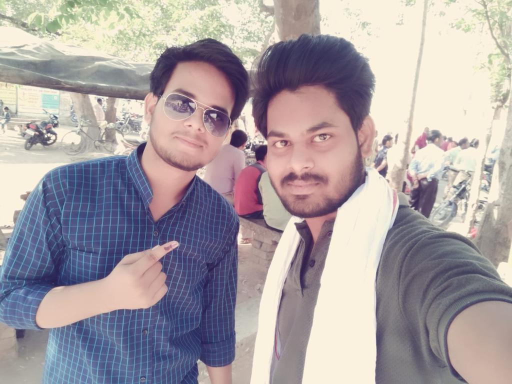 thakurabhi1998's tweet photo. अपने मताधिकार और कर्तव्य का निर्वहन , एक कदम देशहित में । जय भारत। मेरा भारत महान। जय लोकतंत्र ।
#firsttimevoter #loksabha2019 #banda  #india  #jayindia #VoteForIndia #merabharatmahan @IamRaj2116 https://t.co/8oEZtShToJ