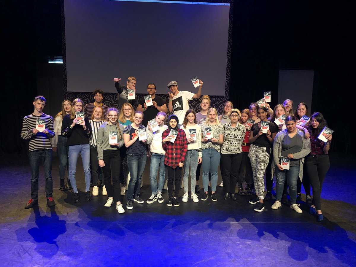 TheaterDeSteeg's tweet photo. Dit zijn ze: onze bikkels! Zaterdag stonden ze te shinen @MartiniPlaza en vandaag spelen ze voor hun eigen scholen @Leon_van_Gelder en @csg_selion #dansenmetdevijand #gespot @FCP_ https://t.co/BEoeoH63B8