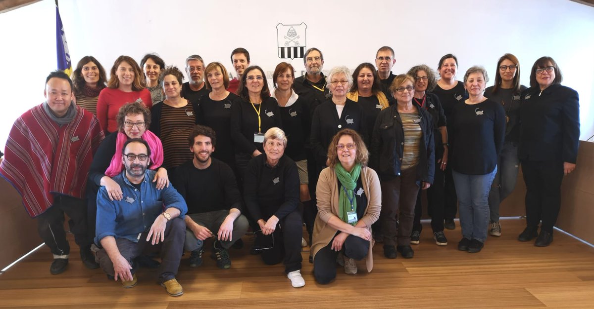 Contesporles's tweet photo. Gràcies a tots per fer gran la màgia que ha innundat el #Contesporles aquest cap de setmana! I especialment agraïr a aquest equipàs de voluntaris les seves ganes. Sense ells res seria possible. Fins l'any que vé amics!! Gràcies de tot cor de tot l'equip! ❤️ https://t.co/ZnDJjfAolH