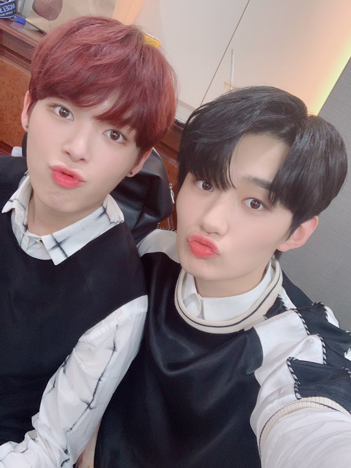 veriveryperu's tweet photo. @by_verivery [#Yeonho]
Serie de fotos parecidas de la Line00🙃

#Yeono #Yongseung #베리베리 #VERIVERY #베러 #VERRER #Line00 #Dragón #NosVemosLuego #SinchonBusking #❤️ https://t.co/EXL4jjpDfS