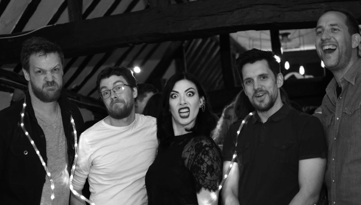 BetsJennie's tweet photo. Jennie and the Bets in full flow! #pedalboard #roxanne #callme #greatposes https://t.co/ggEAuilK3i