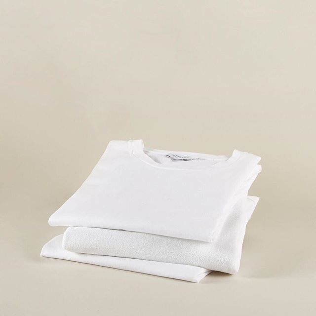 softer_volumes's tweet image. Classic Cotton T-Shirt by @sunspelclothing. #basictee #whitetshirt 📷 @sunspelclothing bit.ly/2Y6LlFD