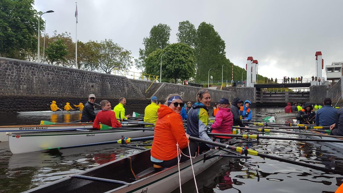 Roeivereniging De Hertog uit Den Bosch heeft zondag met de KiKaRow 13.000 euro opgehaald voor Kinderen Kankervrij. Farmaciebedrijf MSD uit Oss heeft het bedrag verdubbeld zodat het uitkomt op 26.000 euro bit.ly/2VKB30A