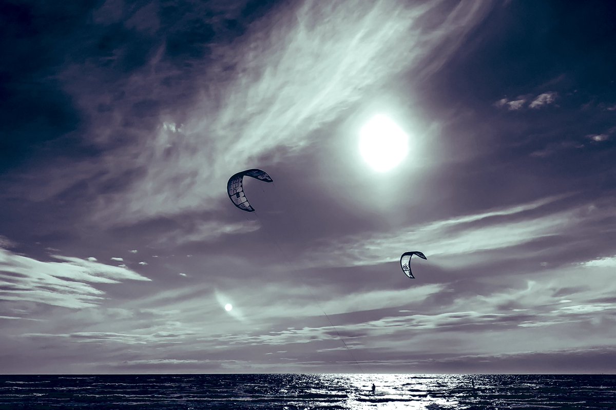 A_fleur2Grasse's tweet photo. Mer et ciel #kitesurf #flysurf #Beauduc #Camargue https://t.co/4kzHeeQ8p0
