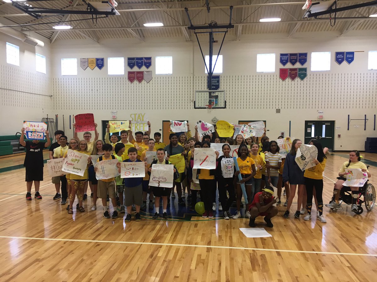 hcmsHarlowPE's tweet image. Truly inspired by these students. They came out this morning and stood up to bullying. #unitedasone #stopbullying #thebullyproject @HungaryCreekMS