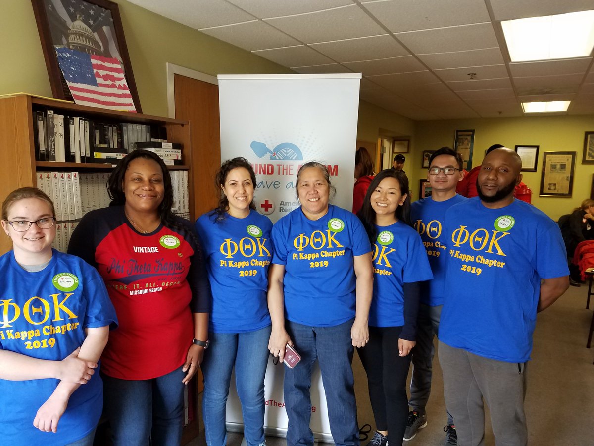 RedCrossMO's tweet photo. From Joplin to Maryville, Cape Girardeau to Eureka, our smoke alarm installation teams are making Missouri homes safer w/ free alarms! As part of our spring campaign, we've installed nearly 1,900 alarms in MO since April 20. Need an alarm? Sign up: https://t.co/mracSFAMbn #stamc https://t.co/oxgJ2UVxtF