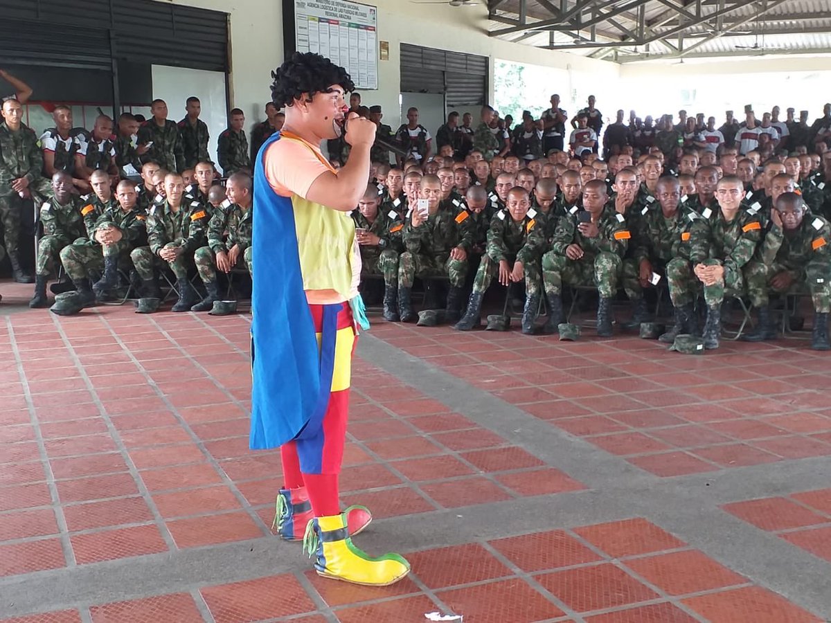 Ejercito_Div6's tweet photo. En el #Biter27 en Santana #Putumayo las escuadras de sensibilización de las unidades tácticas de la #Brigada27 en coordinación con la fundación Conect Visión realizaron una actividad lúdica para los #HéroesBicentenarios que se encuentran en reentrenamiento https://t.co/cBsrjugyRz
