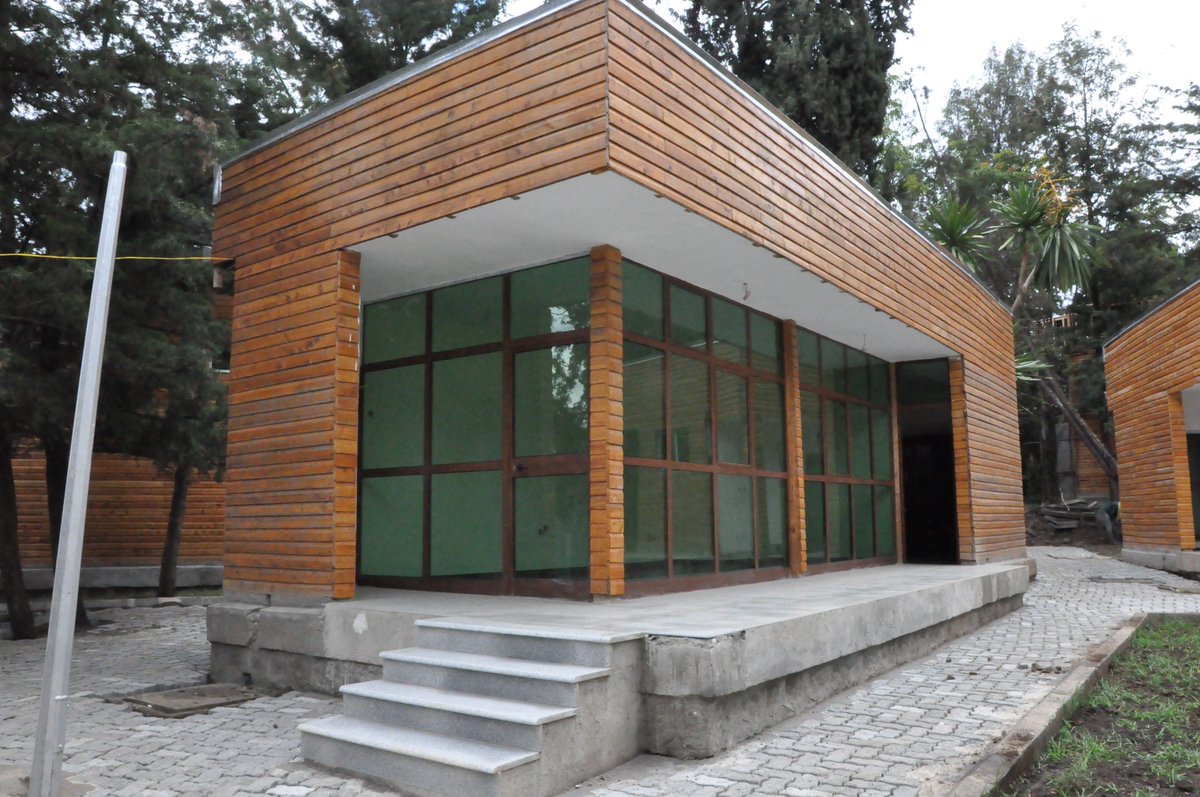 ጠቅላላ ስራው ተጠናቆ ለአገልግሎት ዝግጁ የሆነውና ለቢሮና መሰል አገልግሎቶች የሚውለው በፒኮክ የአንበሶች ማቆያ ስፍራ የተገነባው ዘመናዊ ህንፃ፡፡