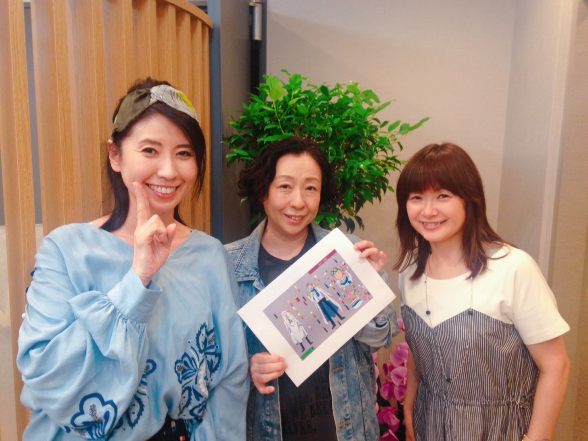 三石琴乃 劇場版ワンピース でコビー役の土井美加さん 私の憧れの先輩 コビーは私と似てるの 自分に自信を持てない所とか なんて仰って そんな事ないけどそんな美加さんが大好き チョッパー役の大谷育江ちゃんは どの番組で会っても台詞への