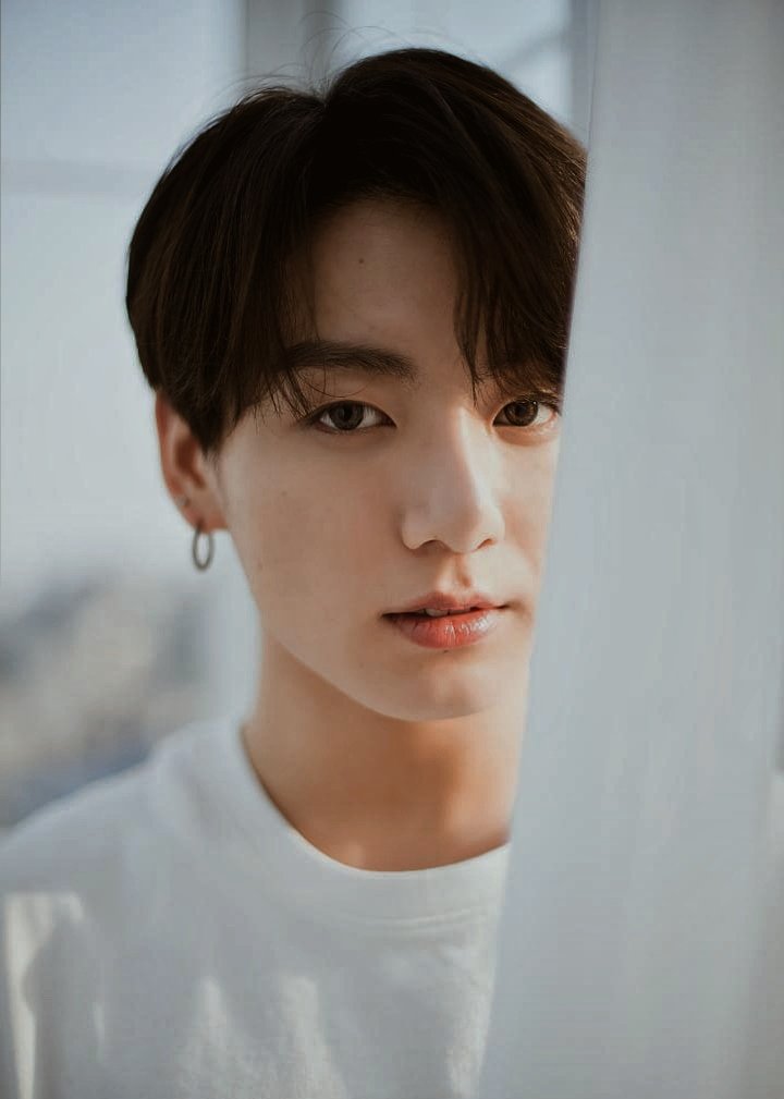 tinagguk's tweet photo. Tengo que decir que me da mucha vergüenza hacer esto pero también me hacía mucha ilusión. Solo me queda añadir una cosa: @BTS_twt Spain is waiting for you, we all want to see you in vuestra casa 💜 Love you all with all my corazón! #ARMYSelcaDay https://t.co/V3zjLP2FFw
