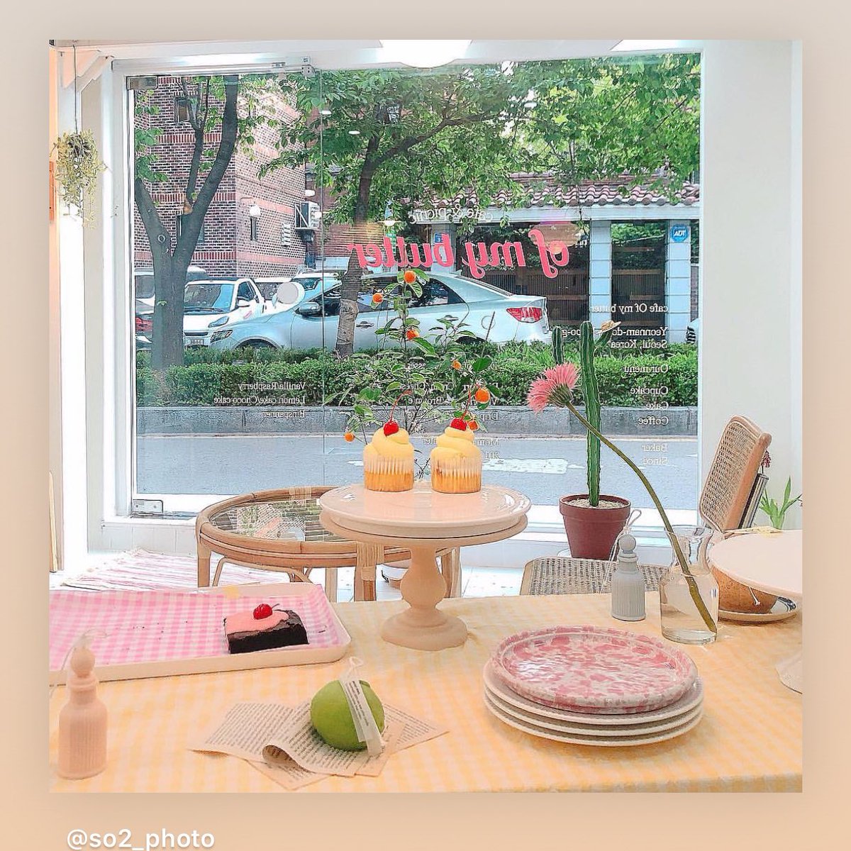 seoulcuteclub's tweet photo. 𝗈𝖿 𝗆𝗒 𝖻𝗎𝗍𝗍𝖾𝗋 🍞💗 คาเฟ่น่ารักมากกกกๆๆๆ แถวยอนนัมดง หน้าร้านก็ดีงาม ขนมก็ดีงาม น้ำเป็นสายรุ้งเลยบรรยากาศคืออบอุ่นมาก เดี๋ยวขอlistไว้เลย รอบนี้จะไปแน่นอน ⭐️🌈 https://t.co/4PhRoaRHzX