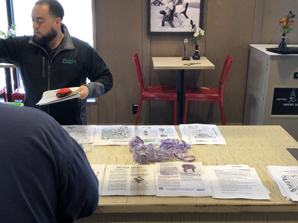 KiwanisMethuen's tweet photo. Making safety bags for the #Kiwanais bike rodeo on Sat May 18th at Chic-fil-A 73 Pleasant Valley St #Methuen. @KeyMethuen @cityofmethuen @MethuenPolice https://t.co/ylMsfJmnk9
