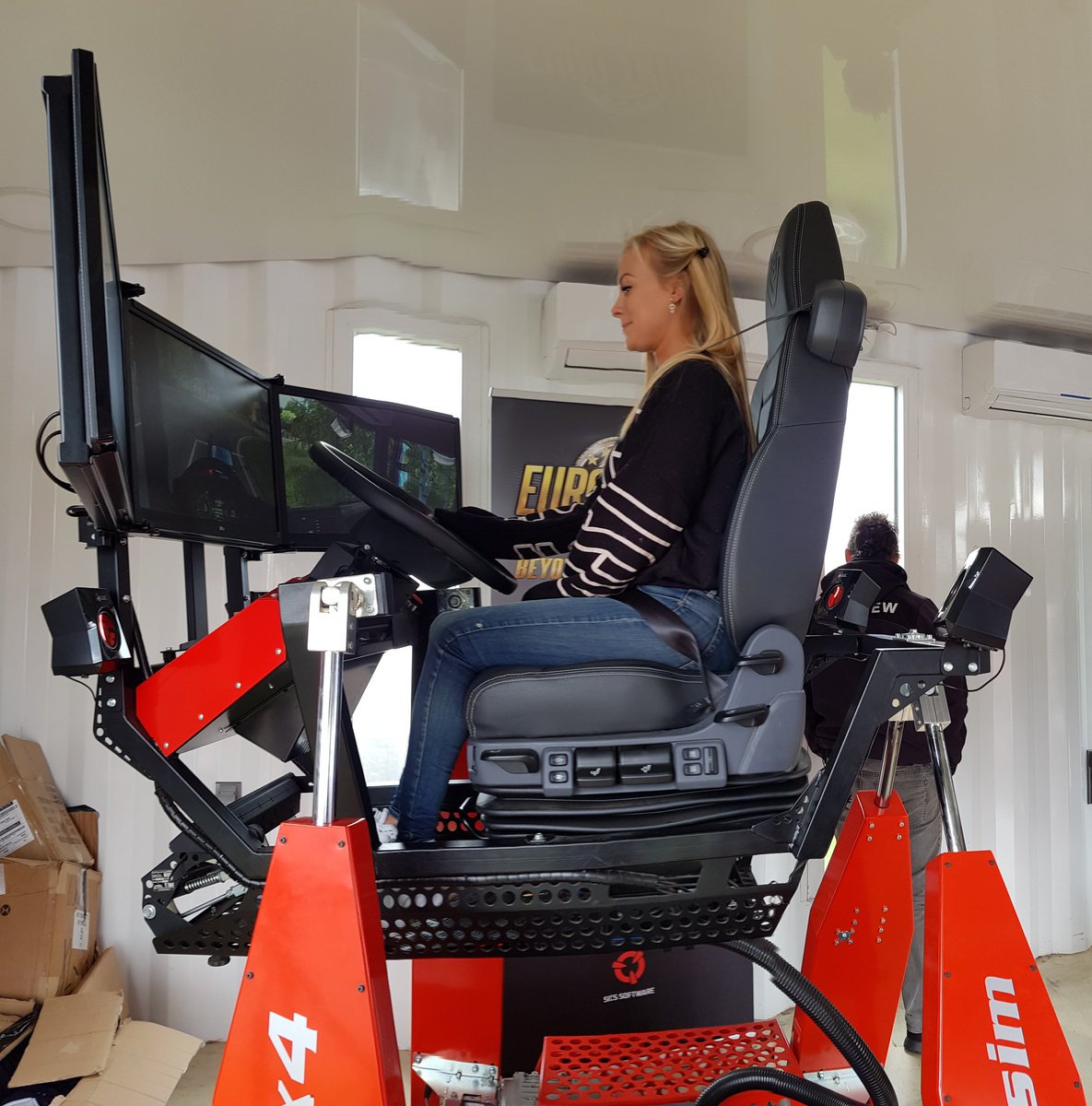 SCSsoftware's tweet photo. We had a really great time with famous trucker Angelica Larsson! ๐ธ๐ธ๐ช
Thank you for your time spent at our #SCSSimTrailer at @Truckfest_Live ๐ https://t.co/ATQDE8UZ0w