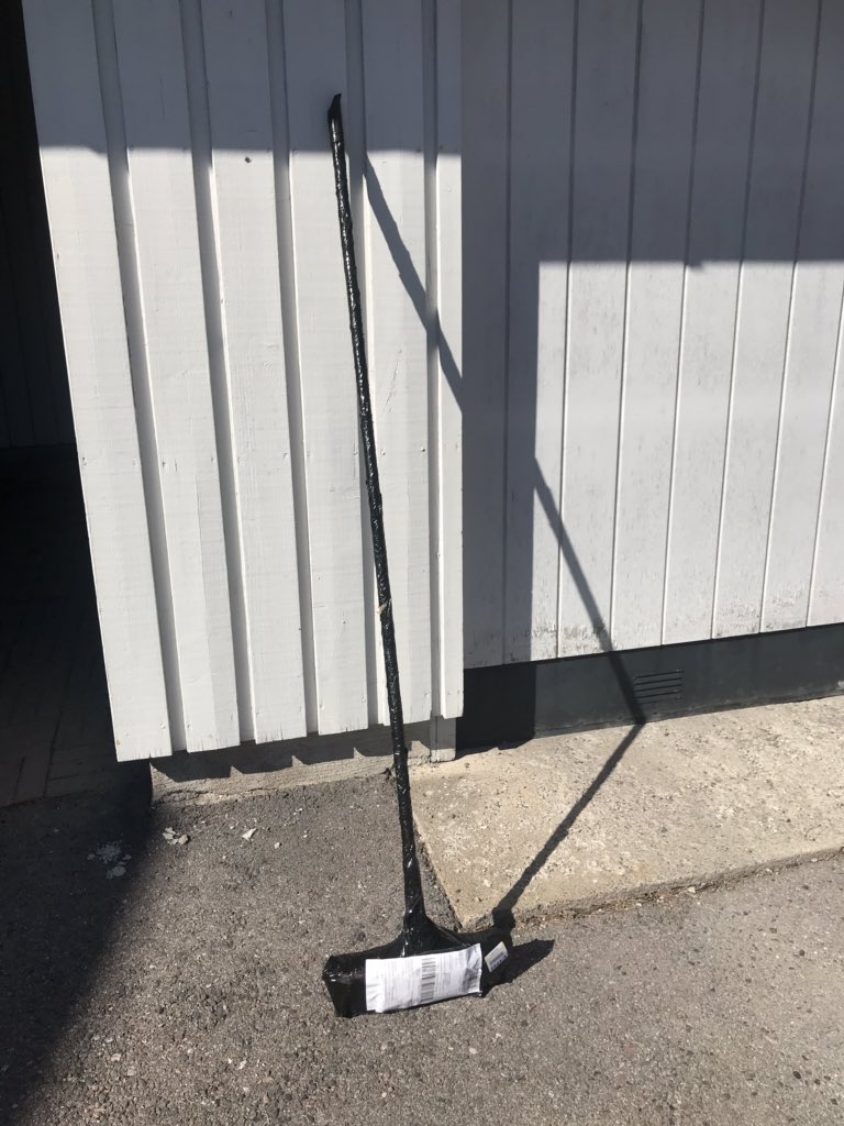 PakarinenSatu's tweet image. Sen lisäksi että sain uuden ehjän kaksi vuotta vanhan hajonneen tilalle, tiedän nyt miten tämäkin esine pakataan postin kuljetukseen 🤘#fiskars #functionalform #hommatoimii