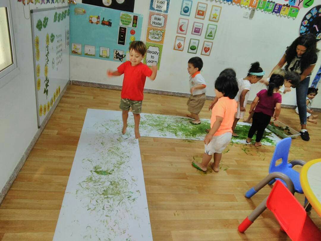 OrangeTreeOman's tweet photo. New style of painting 
What a lovely fun moments we had 
❤️❤️

#learnwithorange #IPC #Muscatkids #muscatmums #happyplace #teachersofinstagram https://t.co/WupyfbHeeB