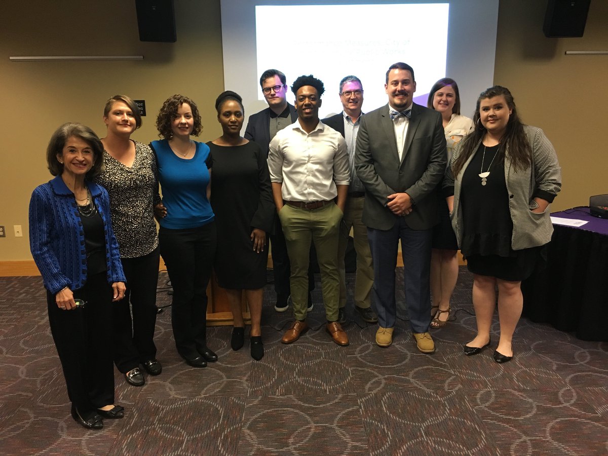 Congratulations to all of our students who presented their capstone projects this past Friday!! They did amazing work with #localgov and #nonprofits by conducting research, evaluating programs, developing surveys, and so much more. We couldn't be prouder. #MPA #publicaffairs