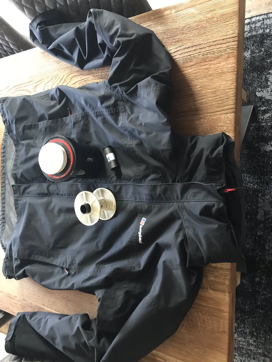 Bernie_23T's tweet photo. When you don’t have a changing bag @SoperfectImages #improvise #fieldconditions https://t.co/SfX1RiJC3n