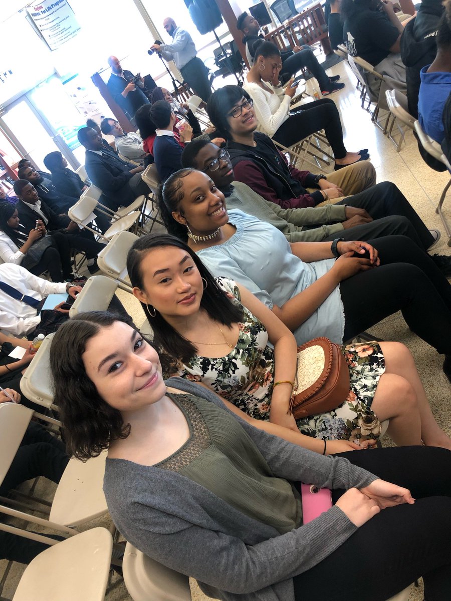 AllThingsGAMP's tweet photo. Seniors receiving the Pacifico Ford Scholarships!! #SeniorPride #Classof2019 https://t.co/y9ABOFZvrm