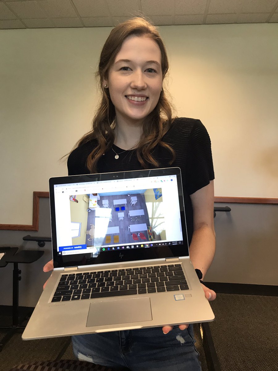 HelmichJulia's tweet photo. Thanks @laurenhasseedu for presenting your amazing portfolio!! You will make a great future educator! #gccedu https://t.co/bOWDTnvGgb
