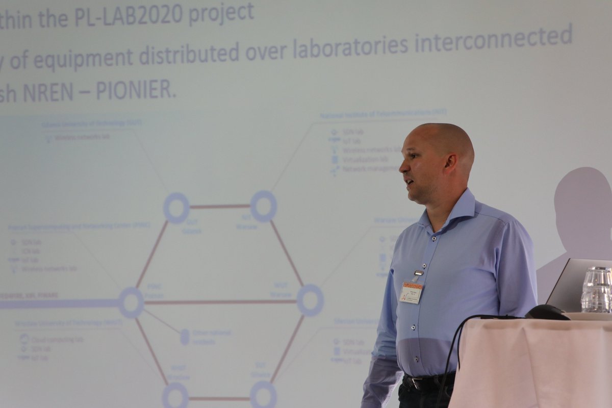 crowdbeamer's tweet photo. Recently we attended the fifth Fed4FIRE+ Engineering Conference (FEC) in Copenhagen where we presented our brand new presentation solutions for seminars and conferences.

#FEC5 #f4fFEC #experimentation #research https://t.co/HPQgPfHZRw