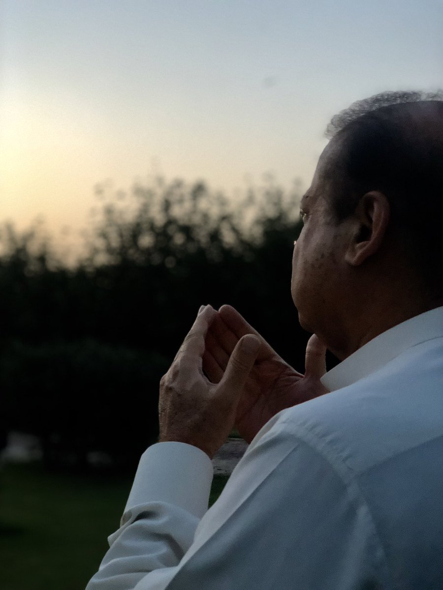 MaryamNSharif's tweet photo. رمضان کریم 🌙🕋
اللّہ اس بہت ہی مبارک اور رحمتوں والے مہینے میں ہماری کوششیں اور دُعایں قبول فرمائیے۔ پاکستان اور پاکستان کے عوام کی خیر فرمائئیے اور ہمارے قائد محمد نواز شریف کو لمبی زندگی، مکمل صحت اور عافیت عطا فرمائیے اور مشک��ات و آزمائشوں کو اپنی رحمت میں بدل دیجیے۔ آمین 🤲🏼 https://t.co/ZJdQj0U9Qk