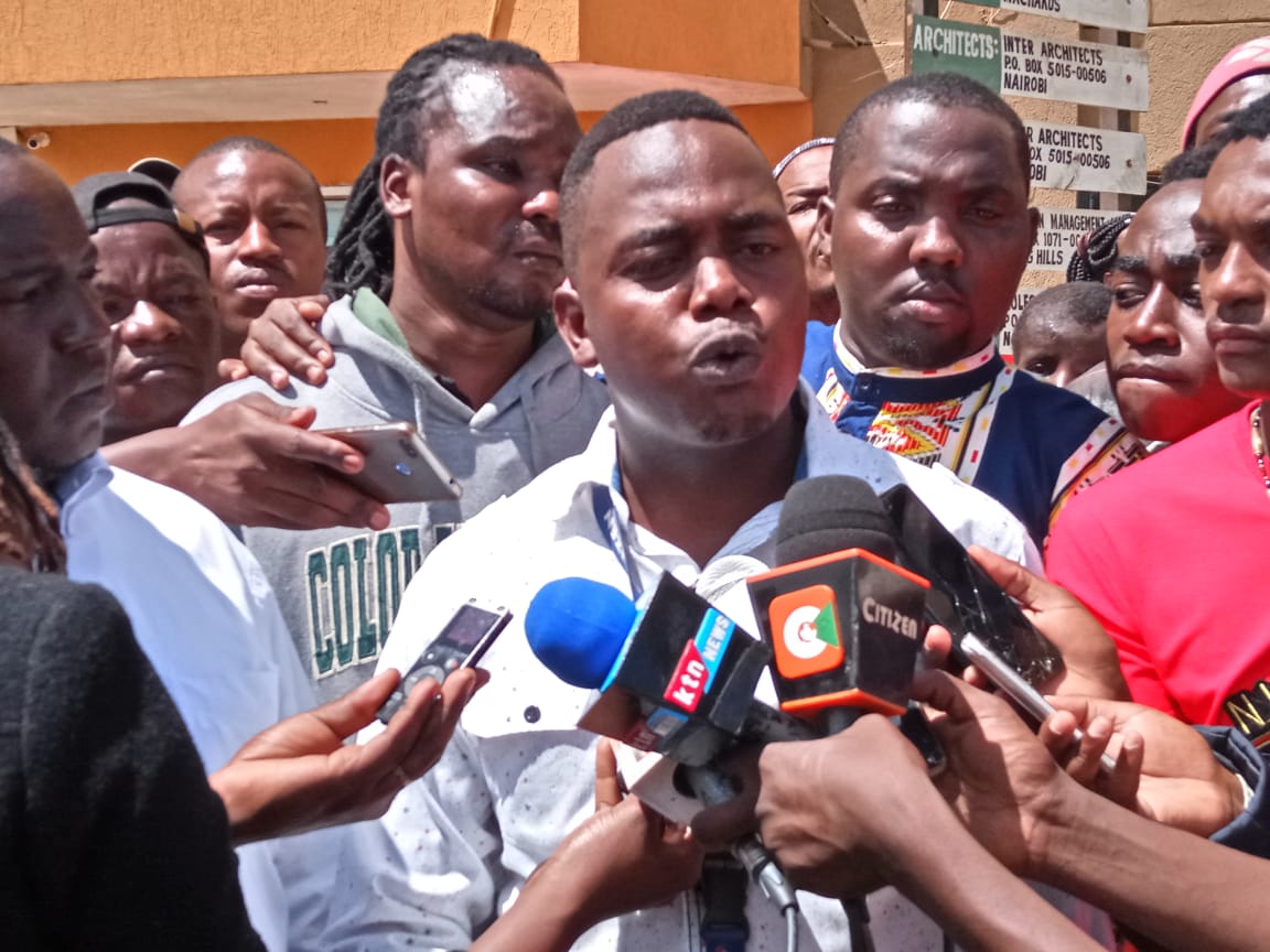 Enefm970's tweet photo. Ukambani Journalists protest at Shalom Hospital Machakos  branch today  to seek for answers concerning several negligence cases.Last week one of the journalist Jonathan Mutiso (KBC reporter ) lost his 7 month old baby in the same facility out of suspected negligence. https://t.co/o8eUqYnVH7