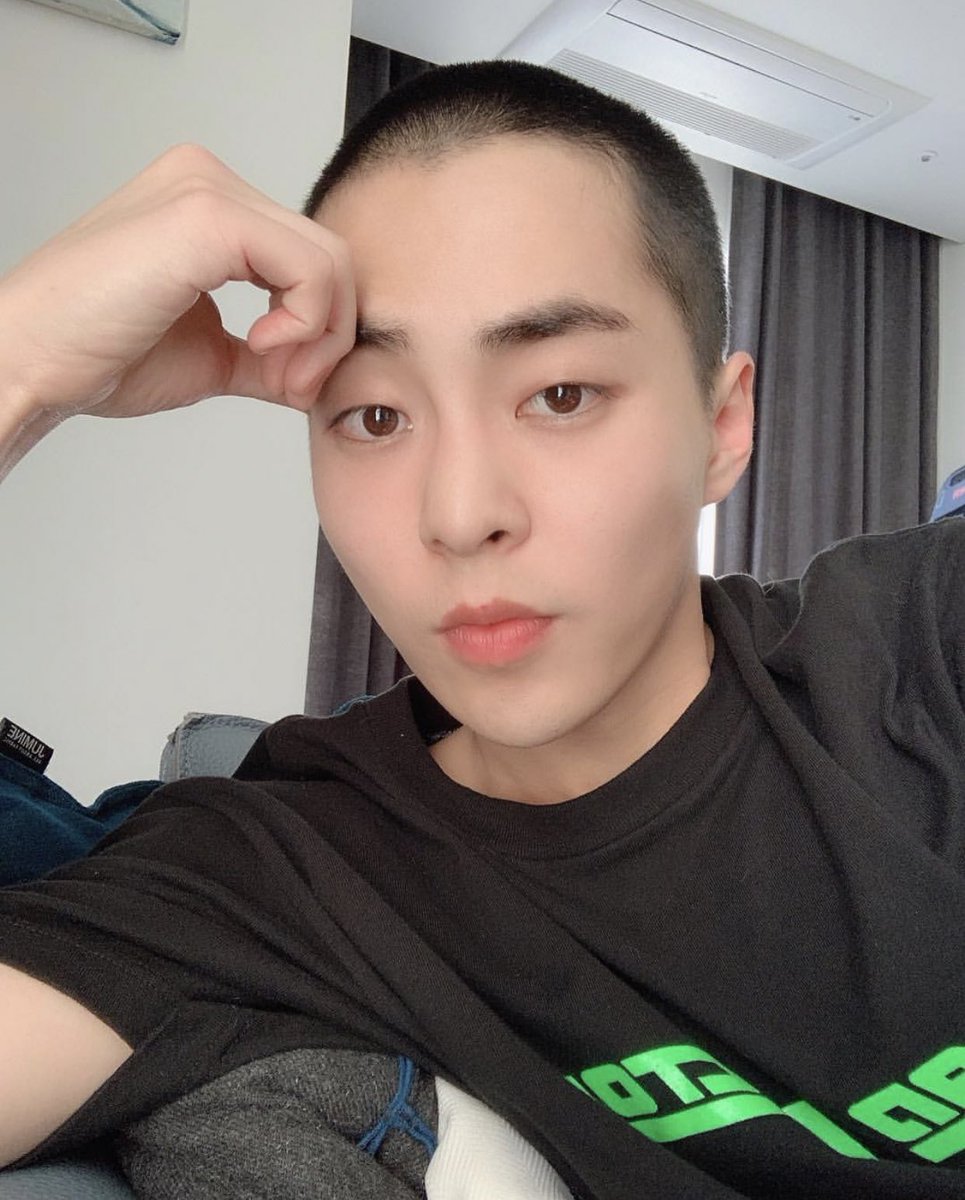 solornbalbum's tweet photo. half of men's population around the world wished they would look as good as kim minseok with bald head. https://t.co/KYVsiJVDa3