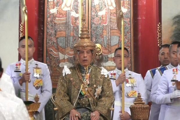 CONGRATULATIONS #thailand on your new king 👑 #MahaVajiralongkorn  

ขอให้เขาขึ้นครองในสันติภาพและความเจริญรุ่งเรือง