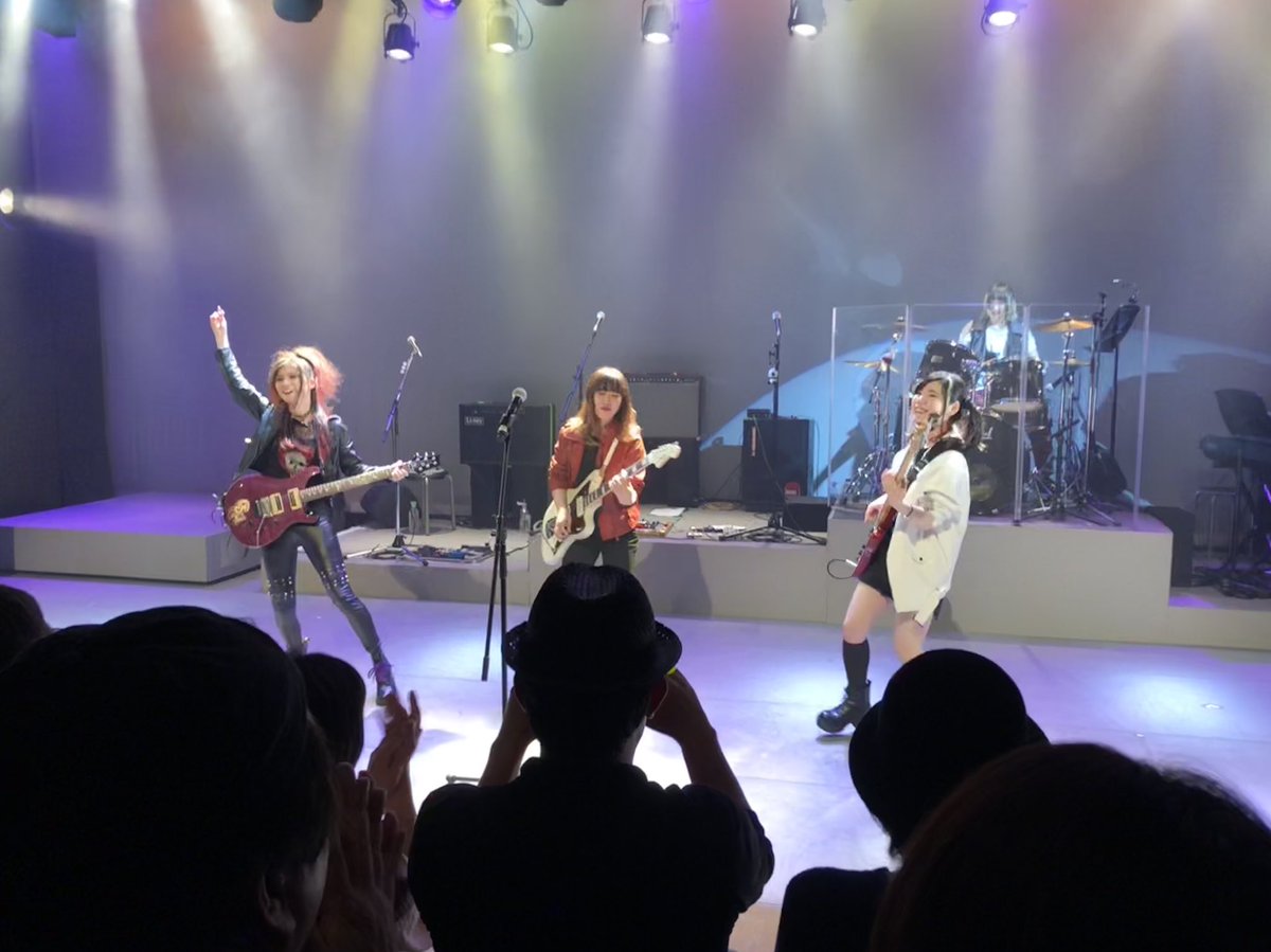 minimac_w's tweet photo. 本日はManamiの楽日を見に行って来たよ〜‼️
o(*⌒O⌒)b↓
#CHANGE55
4日間6公演お疲れ様でしたd(^_^o)
の、前にyasさんと小丼沢山頂いて腹ごしらえ〜😋
#ラゾーナ川崎プラザソル
#ア生水 #あなすい
5/22、6/19
#ハニバ
#四谷HoneyBurst https://t.co/AGcZzSdCLU