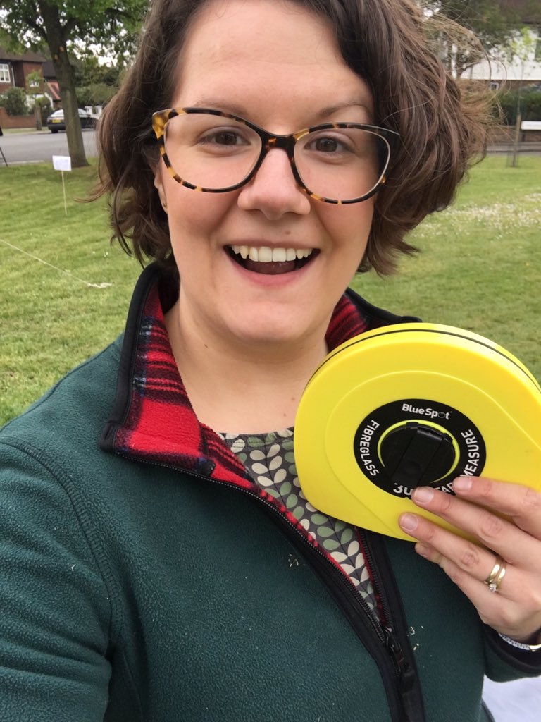 ojosorange's tweet photo. Official #wellywanging measurer on duty! @ChristChurchN14 @farmersforaweek #MayDayFair  #SouthgateGreen @JudithLimbert1 https://t.co/HUIpH4y6Xb