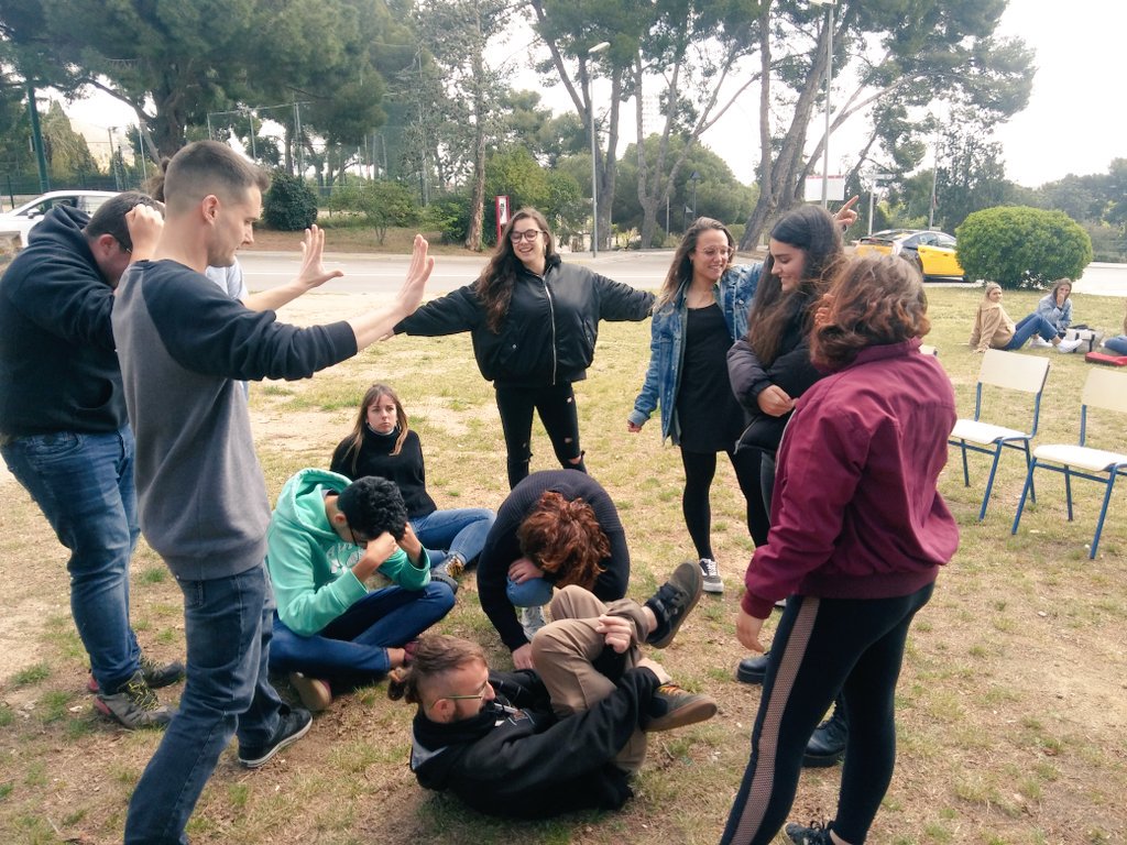 Antalcantara's tweet photo. Teatre social en #ASC1_UB18 @EducacioUB #EducacióSocial https://t.co/u1aieMzLqg