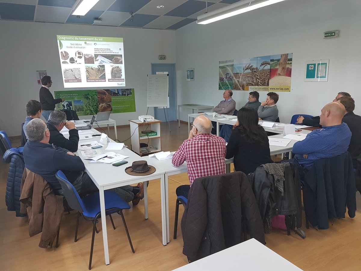 Quoi de mieux que de commencer la semaine en parlant d' #agriculturedeconservation ?  @DelamareNoriap <a href="/LhoteMarion/">Marion LHOTE</a> @decas1972 <a href="/noriapcoop/">noriap</a> <a href="/EstelleCleuet/">Cleuet Estelle NORIAP</a> <a href="/ServtecPvNORIA/">Station ACE NORIAP</a> @Luc_Maurer