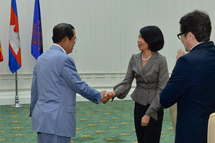 cambodiafirst1's tweet photo. PM Hun Sen Receives a Delegation of UN Agencies in Cambodia
https://t.co/A47RGZ2XCv
----------
#Cambodia #HunSen #Peace #Development #Government https://t.co/No4bxTM82m