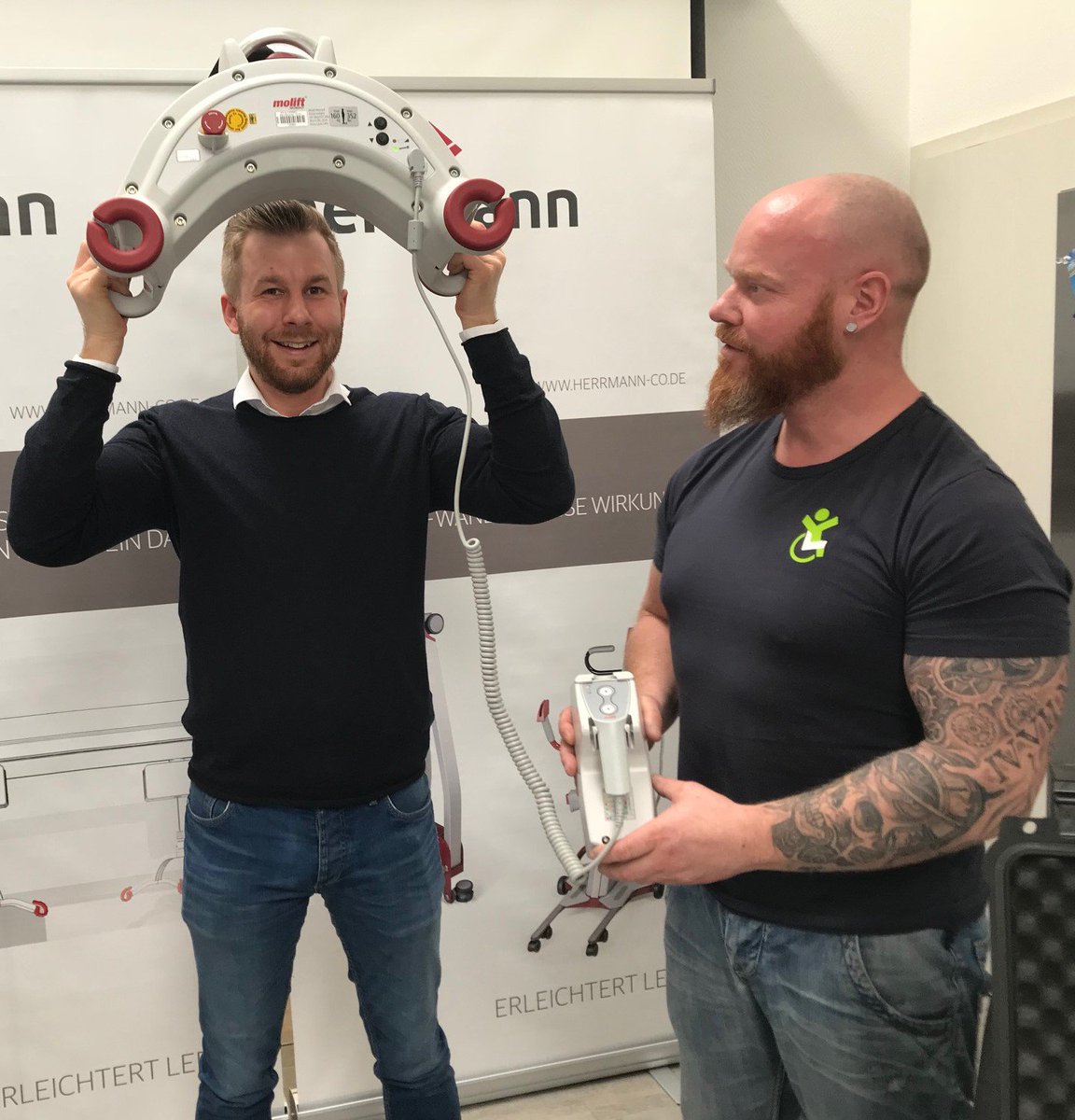 Sonderbau's tweet photo. #Rehatechnik im Praxistest - anschauen ist toll, testen ist immer besser!
Unsere Kollegen im Hilfsmitteltest, mit;
- #Positionierungssytem
- #Deckenlifter
- #Liegefahrrad 
Danke an unsere Produkttester! https://t.co/oQNEUe60p4