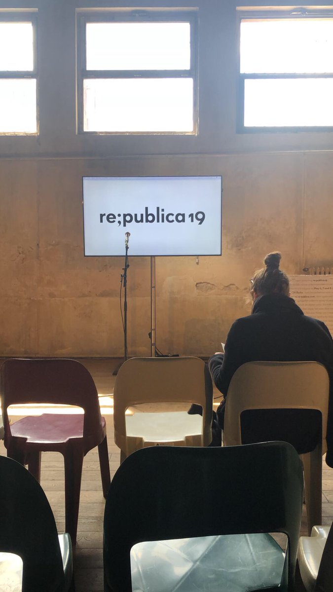 Erste Session auf der #rp19. Vorher orientierungslos der Menge gefolgt, sehr entspannend.