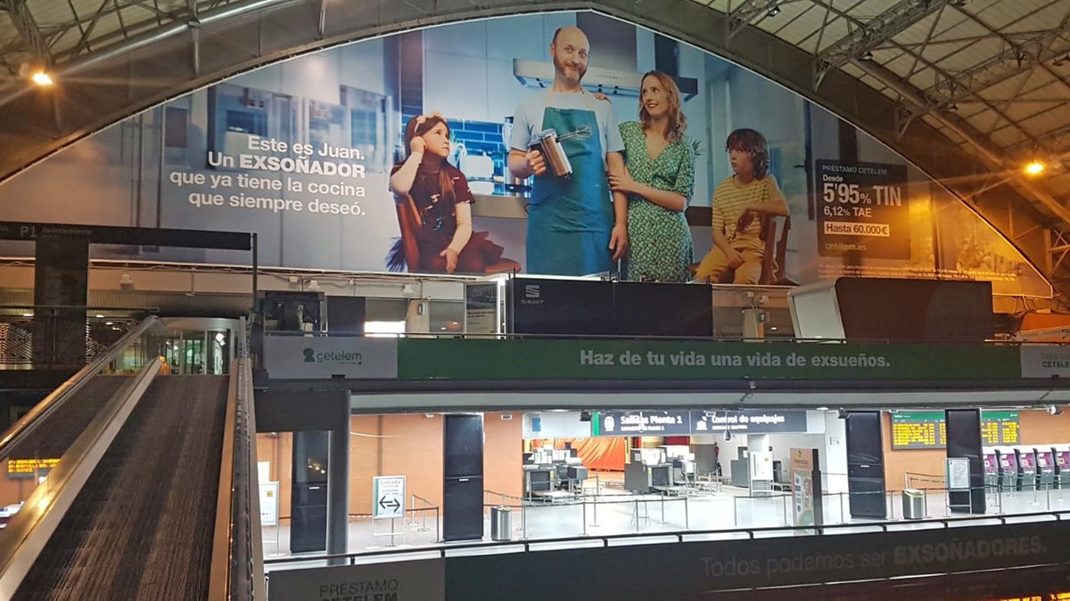 Que los viajeros vean que 'Todos podemos ser Exsoñadores'. Gran campaña de <a href="/CetelemSpain/">Cetelem España</a> a las puertas de la estación de Ave Madrid Puerta de Atocha. #OOH #publicidad #cetelem