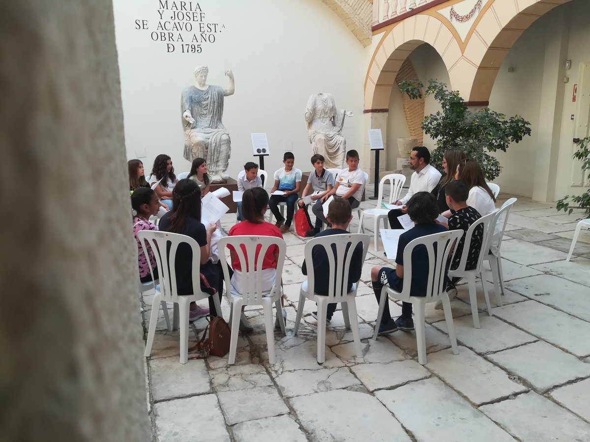 baena_es's tweet photo. Las niñas y niños que forman el Consejo Local de Infancia y Adolescencia de Baena y Albendín (CLIABA) mantuvieron en el Museo Histórico 🏺 un encuentro con el alcalde para hacerle llegar sus propuestas y sugerencias 📃 con las que mejorar la ciudad 👉 https://t.co/VJwgWYH0E6 https://t.co/yceCgCg2MQ