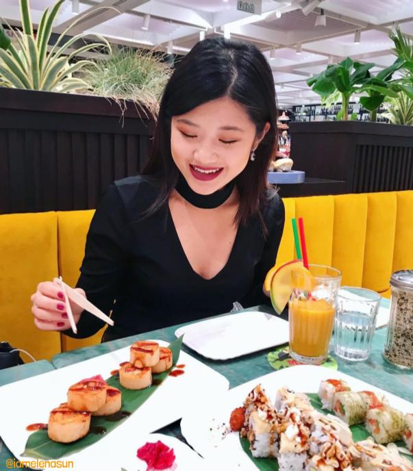 Is it #Monday already? 
Start your week right at #Temakinho with all its unexpected Nippo-Brazilian tastes and colourful Vitamina Smoothies 🍣🍍🥭
In Pic: #TemkinhoRomeRinascente