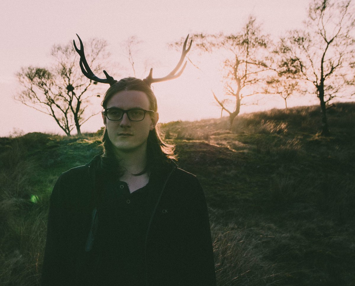 So my music video for 'Alone with You' is coming out this Friday! Honestly I can't wait!

Music video premiere Link: youtu.be/wv8EyTQB8dI

📷 : Lost Clock Productions