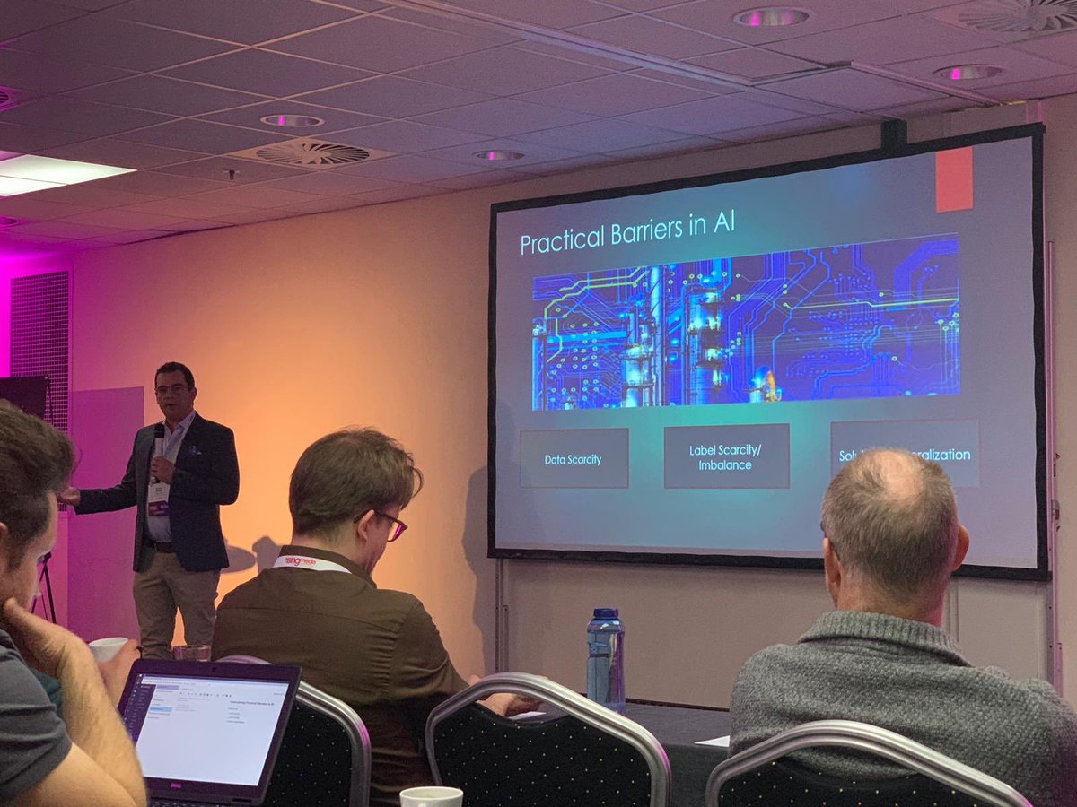hmmh_de's tweet photo. David Austin, Sr. Principal Engineering bei Intel, auf der Deep Learning World in München: Es sind altbewährte Techniken wie Dateninterpolation, Model Ensembles oder Model Distillation, die die Performance eines Prediction-Systems maßgeblich verbessern kann. #DeepLearningWorld https://t.co/NWEAEAt1T8