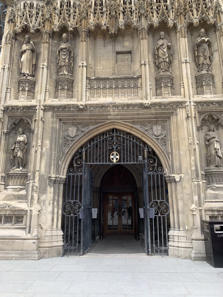 #CanterburyCathedral 
597'de kurulan katedral, 1070 ile 1077 yılları arasında tamamen yeniden inşa edilmiş, İngiltere’nin en eski Gotik tarzı yaşatan katedrali