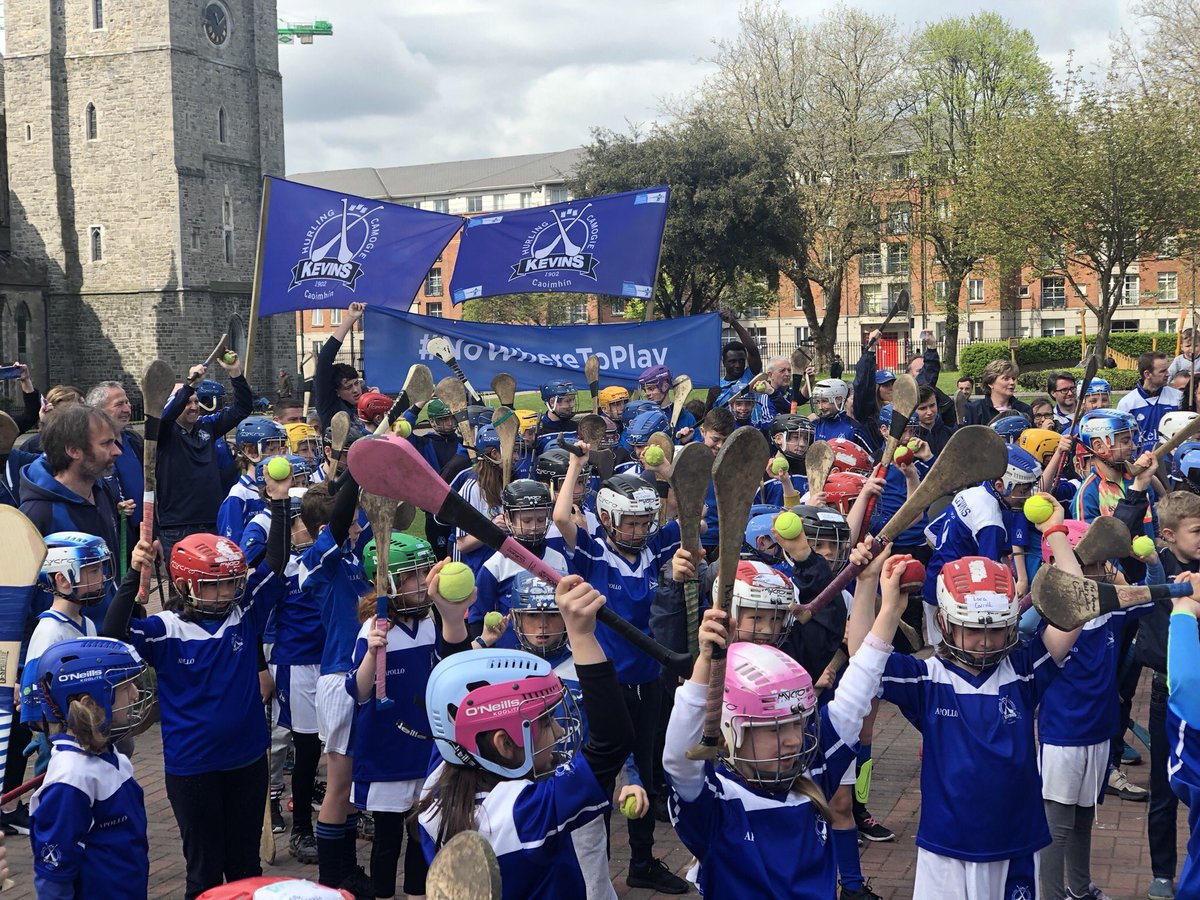 Nearly 300 children from @KevinsHurling turned out to show off their hurling skills and to protest the loss of #GreenSpace in #Dublin’s inner city. #NoWhereToPlay #GreenNotGrey #LoveDolphinPark @lovedolphinpark