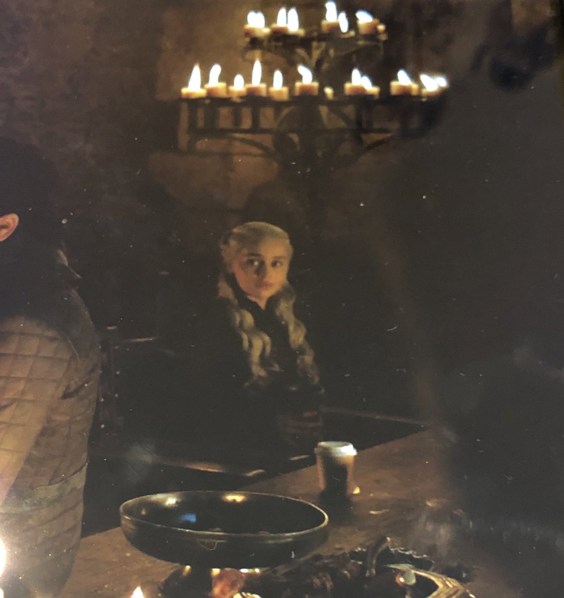 Masclarowater's tweet photo. Madre mía con el café para llevar de Daenerys, con razón estaba tan alterada. https://t.co/Y0Ih1kTKOz